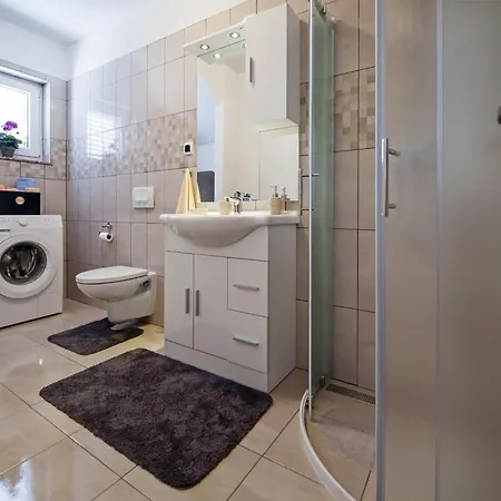 Idyllic Getaway With Pool - Three Bedroom With Pool Rovinj