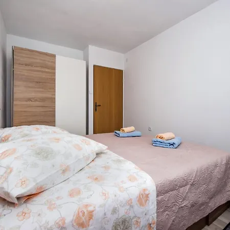 Idyllic Getaway With Pool - Three Bedroom With Pool Rovinj