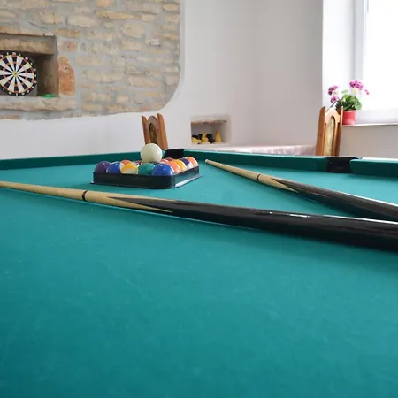Idyllic Getaway With Pool - Three Bedroom With Pool Vakantiehuis Rovinj